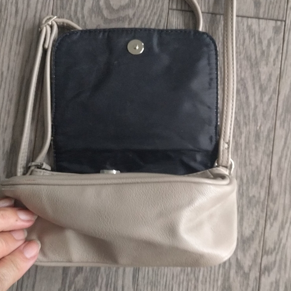 Mini bag by Kenneth Cole reaction 🌼 - Picture 8 of 8